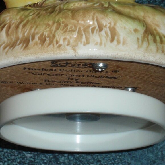 Beatrix Potter Roating Music Box "Sally Henny Penny" Chicken Christmas Gift! - Picture 9 of 9